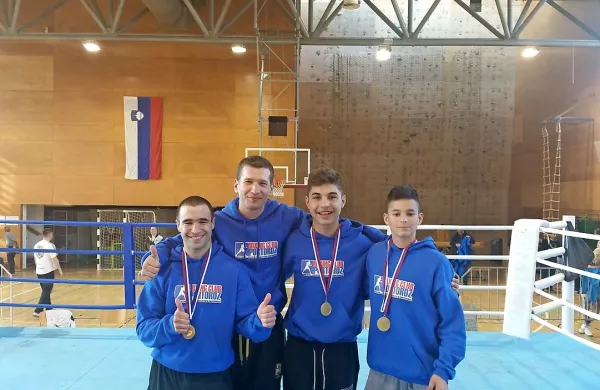 Z leve: Igor Pertot, trener Nikola Juretić, Tilen Tudija in Alex Guzej