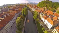 Reko Ljubljanico in njene lepote najbolje doživite na vožnji s 
turistično ladjico.