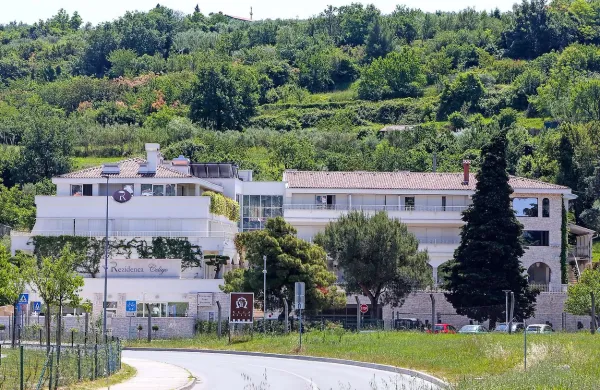 Rezidenco Čeligo je sodišče ocenilo na dvanajst milijonov evrov. Prodali bi jo za najmanj 8,4 
milijona evrov.