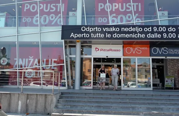 V koprski trgovini OVS so se odločili za popuste, ne za 
razprodaje.