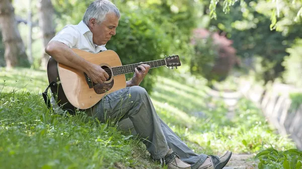 Zoran Predin, mariborski Ljubljančan, je med najbolj prepoznavnimi slovenskimi glasbeniki v balkanskih državah.