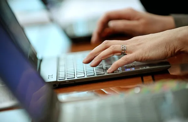 Najnovejša različica operacijskega sistema Windows je od 
danes na voljo končnim uporabnikom.