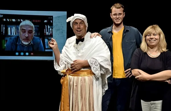 Pri predstavi sodelujejo (z leve) kabaretist Alessandro Mizzi, 
igralec Daniel Dan Malalan, harmonikar Boštjan Zavnik in 
režiserka Sabrina Morena.