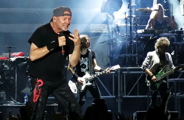 Vasco Rossi v Padovi, kjer je poleti dvakrat razprodal stadion, 
in kjer so nastali “sporni” posnetki.   