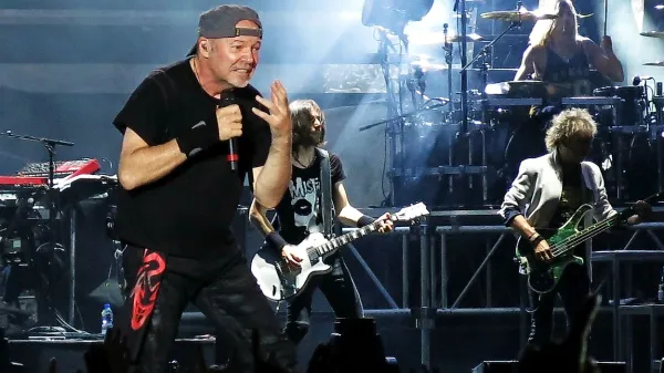 Vasco Rossi v Padovi, kjer je poleti dvakrat razprodal stadion, 
in kjer so nastali “sporni” posnetki.   