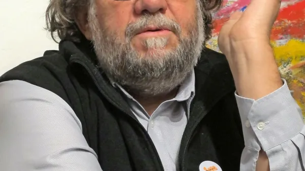 Ervin Hladnik Milharčič: “Z ukinitvijo 
dopisništva ne odstranimo samo novinarja. 
Dopisništvo je dolg seznam ljudi, s katerimi 
dopisnik vsak dan komunicira, jih vprašuje za 
mnenja, ocene in pripovedi.”