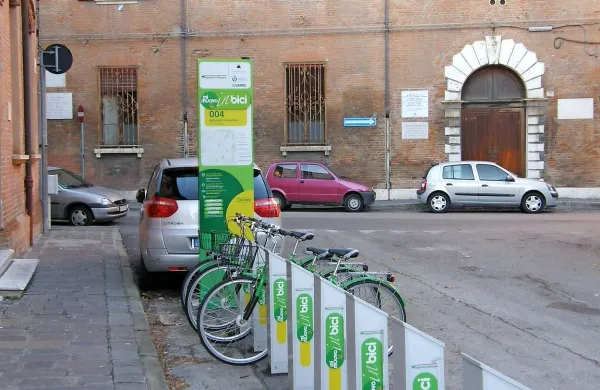 Kolesa so nepogrešljiv prijatelj za prijetno potepanje po 
mestu.