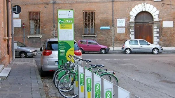 Kolesa so nepogrešljiv prijatelj za prijetno potepanje po 
mestu.