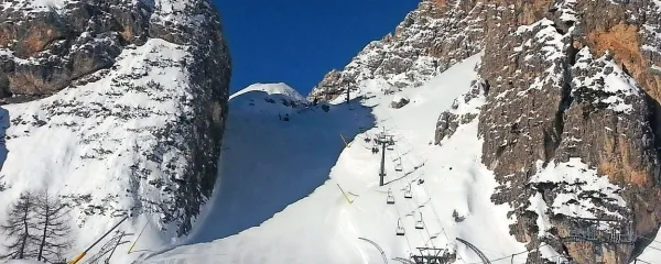 Cortina ne bi bila znana kot kraljica Dolomitov, če ne bi bila 
obdana z najslikovitejšimi vrhovi daleč naokoli.