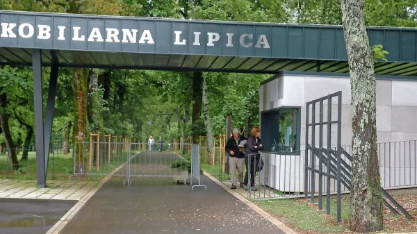 Na posestvo Kobilarne Lipica je mogoče odslej vstopiti za tri evre, vendar ta vstopnica ne omogoča ogleda hlevov s konji.