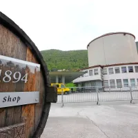 Delavci se sprašujejo, kaj bodo našli, ko danes pridejo v 
službo ...