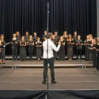 50 mladih pevcev, združenih v Eurochoir, je minulo soboto 
navdušilo v koprski dvorani Sv. Frančiška.