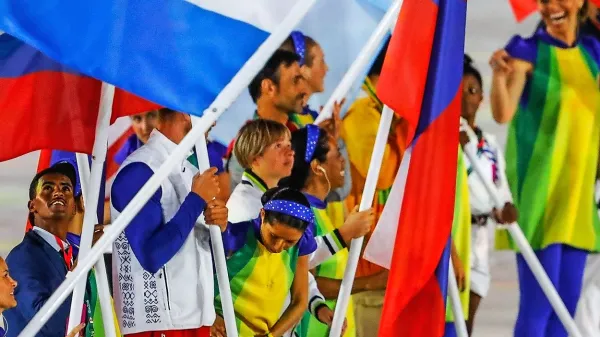 Na zaključni slovesnosti iger v Riu je slovensko zastavo nosila 
primorska gorska kolesarka Tanja Žakelj. 