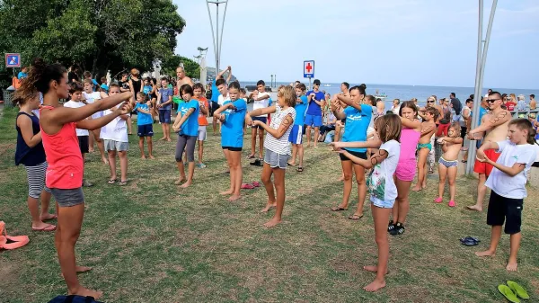 Mini plavalni maraton privabil množico plavalcev (foto)