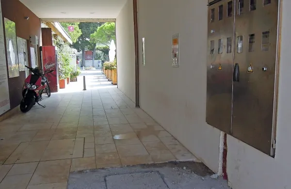 Elektro Primorska je za lokale v lasti Vejsila Hota uredila 
legalen priključek. V običajnih okoliščinah bi jim to vzelo tudi 
30 dni, a so pohiteli in zadeve uredili v dobrem tednu dni.