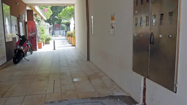 Elektro Primorska je za lokale v lasti Vejsila Hota uredila 
legalen priključek. V običajnih okoliščinah bi jim to vzelo tudi 
30 dni, a so pohiteli in zadeve uredili v dobrem tednu dni.