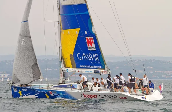 Adriatic Europa na diplomatski regati v Izoli, kjer je zabeležila 
že osmo letošnjo zmago.