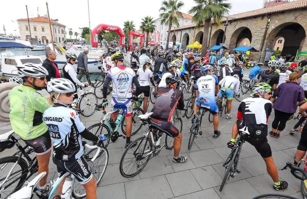 Na skupinskem startu maratona se je lani v Kopru zbralo več 
kot 600 kolesarjev.