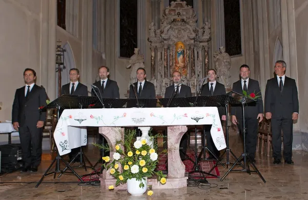 Slovenski oktet je spet navdušil v  kanalski cerkvi sv. Marije 
Vnebovzete.