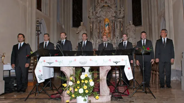 Slovenski oktet je spet navdušil v  kanalski cerkvi sv. Marije 
Vnebovzete.