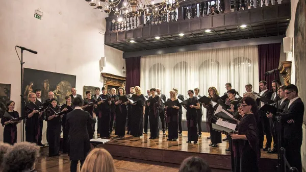 5. Mednarodni bienale sodobne glasbe se je začel s koncertom Zbora slovenske filharmonije pod vodstvom Martine 
Batič.