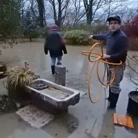 Na Goriškem obilne padavine, voda zalila  nekaj hiš (foto in video)