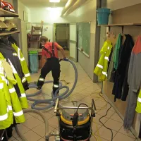Na Goriškem obilne padavine, voda zalila  nekaj hiš (foto in video)