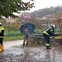 Na Goriškem obilne padavine, voda zalila  nekaj hiš (foto in video)