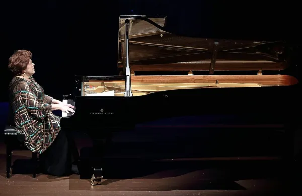 Dubravka Tomšič Srebotnjak je po dvanajstih letih spet 
briljirala v Novi Gorici. 