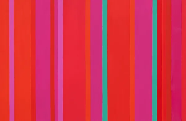 Umetnica na slikah in grafikah raziskuje barve in razmerja 
med njimi.