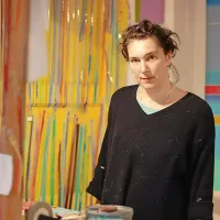 Mojca Zlokarnik svoje slike in grafike od sinoči razstavlja v 
Mestni galeriji Nova Gorica. 