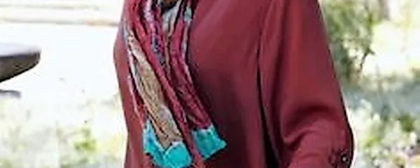 Za vsakodnevno svežino. Zanimiva na  pogled in nekoliko 
drugačna, posebna, pa še vedno klasična. Dokaz, da bela 
barva vedno “zažge”.