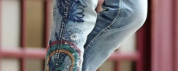 Kavbojke v kombinaciji s čipko ali vezenino delujejo lepo in 
bogato.