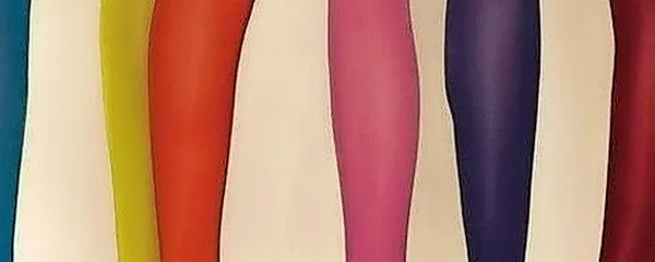 Kdo pravi, da morajo biti najlonke le v barvi kože?
