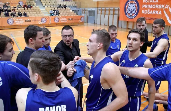 Košarkarji Portoroža si zaslužijo priznanje za borbenost tudi v tekmovalno brezizhodnem položaju. 