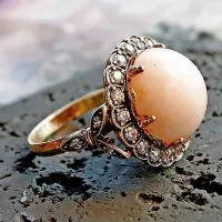 Lep primer unikatnega, ročno izdelanega prstana.