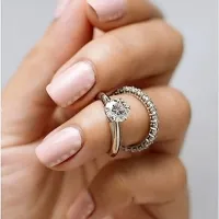 Elegantni, prefinjeni in še vedno opazni ter zanimivi nohti 
za vsako priložnost.