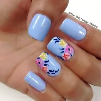 Poslikani nohti v izstopajoči barvi za najdrznejše