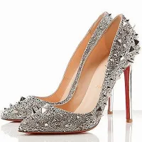 Visoke pete nam dajejo  občutek, da smo bolj zapeljive.