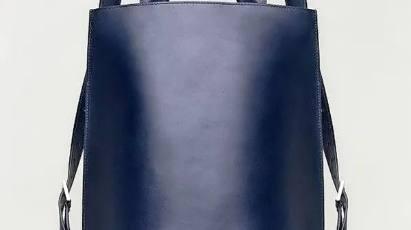 Enobarvni nahrbtniki so enostavni in lepi. 