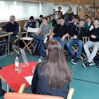 V okviru priljubljenih POPslastic je mlade nagovoril  in z duhoviti domislicami  nasmejal Jonas Žnidaršič.