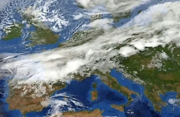 Našim krajem se približuje severnoatlantska višinska dolina.



