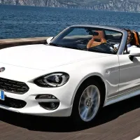 Fiat spider ponuja enake občutke kot mazdin, le z malce več 
šarma.