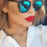 Lepotica z modrimi “očmi”