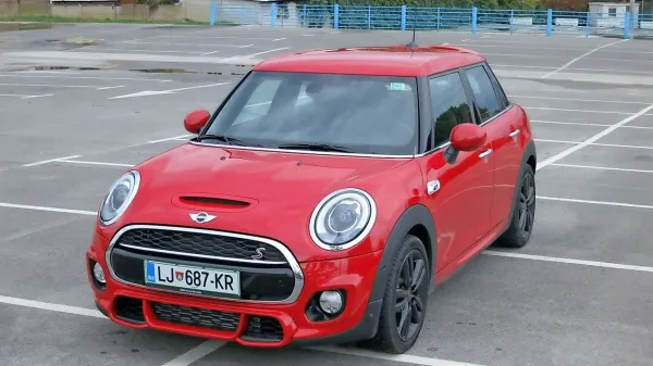 Kdo ne bi imel takega minija? Če vam barva ne ustreza,  so na 
voljo še druge ...