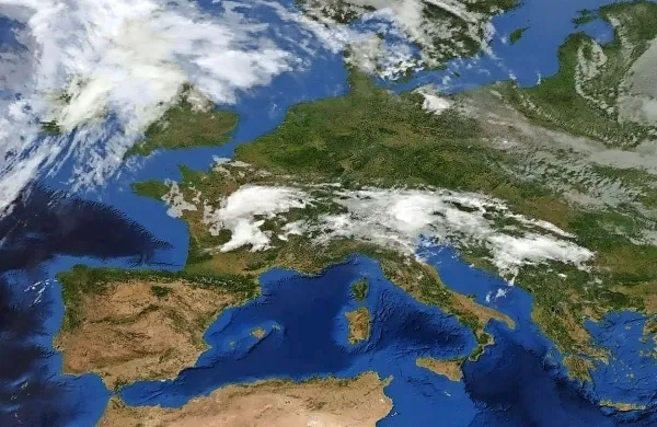 Ob pronicanju atlantskega zraka proti Alpam se je včeraj 
povečala nestanovitnost.