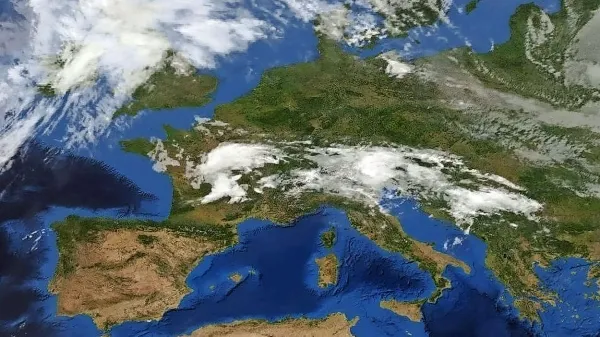  Ob pronicanju atlantskega zraka proti Alpam se je včeraj 
povečala nestanovitnost.