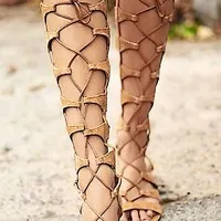 Škornji ali sandali?