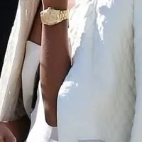 Širše krojena oblačila so v vročini prijetnejša.