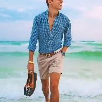 Kratke hlače v kombinaciji s srajco